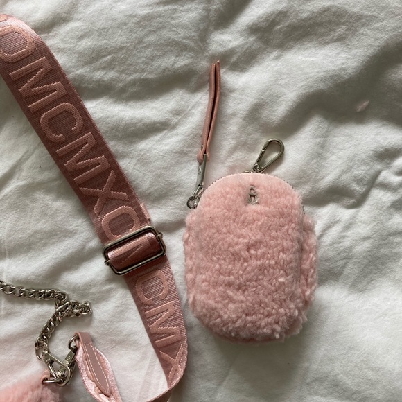Pink fluffy purse - Picture 4 of 5